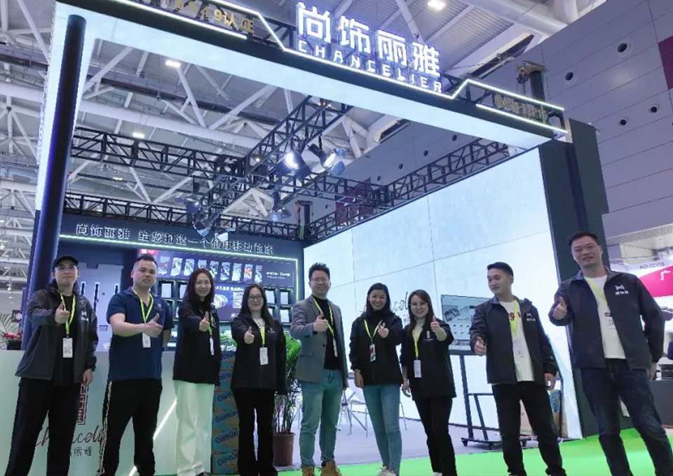 好多人啊！！。。。。》欠补 2025 丽江九州生态展览会暨客户大会圆满闭幕----千人共鉴新品牌矩阵颁布与行业生态沉构